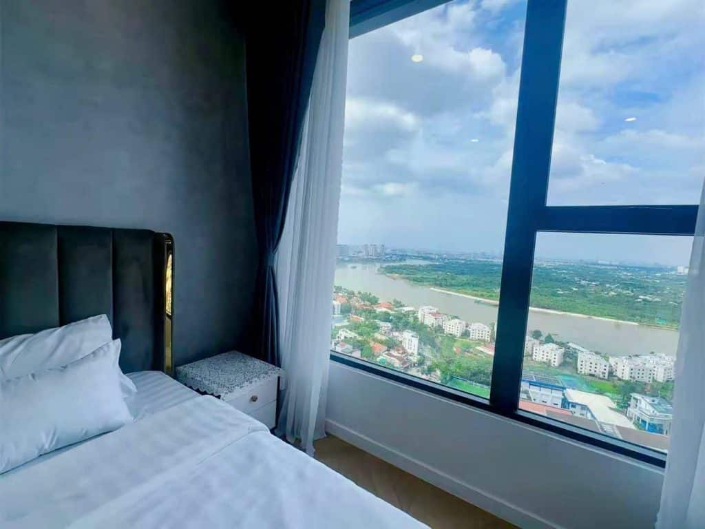 Cho thuê căn hộ 2 phòng ngủ Lumiere Riverside – Tầng trung, view sông