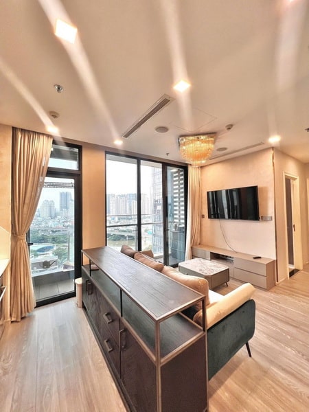 Cho thuê căn hộ 2 phòng ngủ Vinhomes Golden River, view sông đẹp, nội thất mới