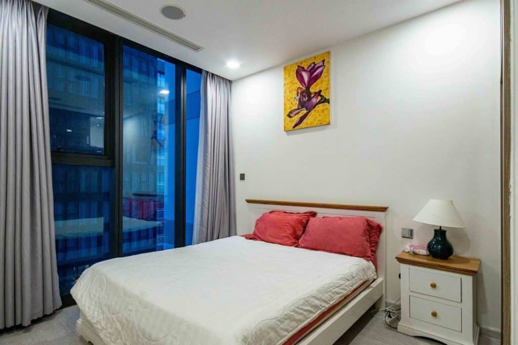 Cho thuê căn hộ 1 phòng ngủ Vinhomes Golden River – Full Nội thất, tầng trung