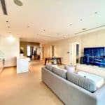 Cho thuê căn 2 phòng ngủ Vinhomes Golden River – thiết kế sang trọng, View Sông