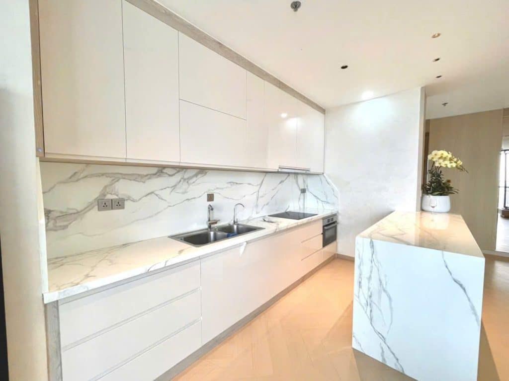 Cho thuê căn 2 phòng ngủ Vinhomes Golden River – thiết kế sang trọng, View Sông