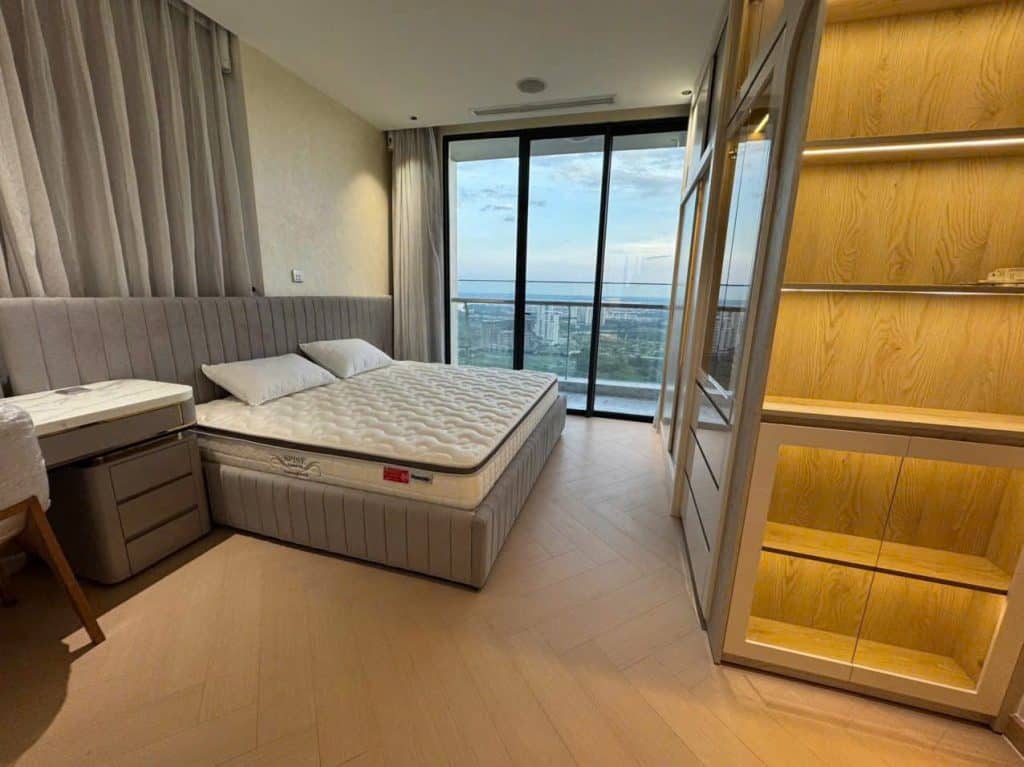 Cho thuê căn 2 phòng ngủ Vinhomes Golden River – thiết kế sang trọng, View Sông